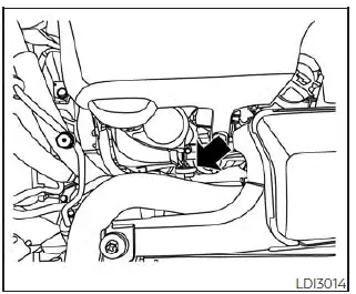 Nissan Pathfinder. Revisión del nivel de aceite del motor